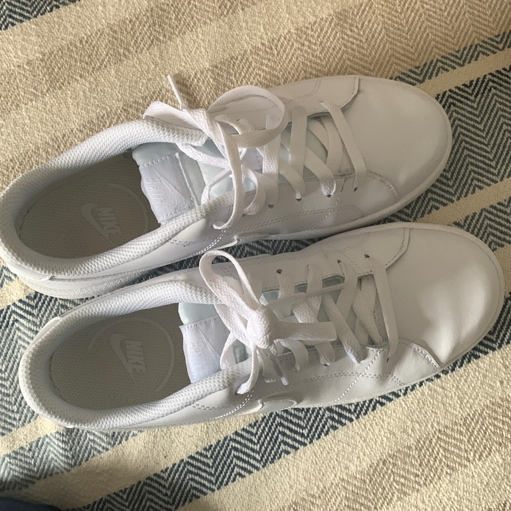 Womens Nike sneaker
